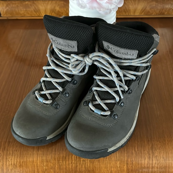 Columbia Newton Ridge Hiking Boot - Women's 7.5 - Picture 4 of 5